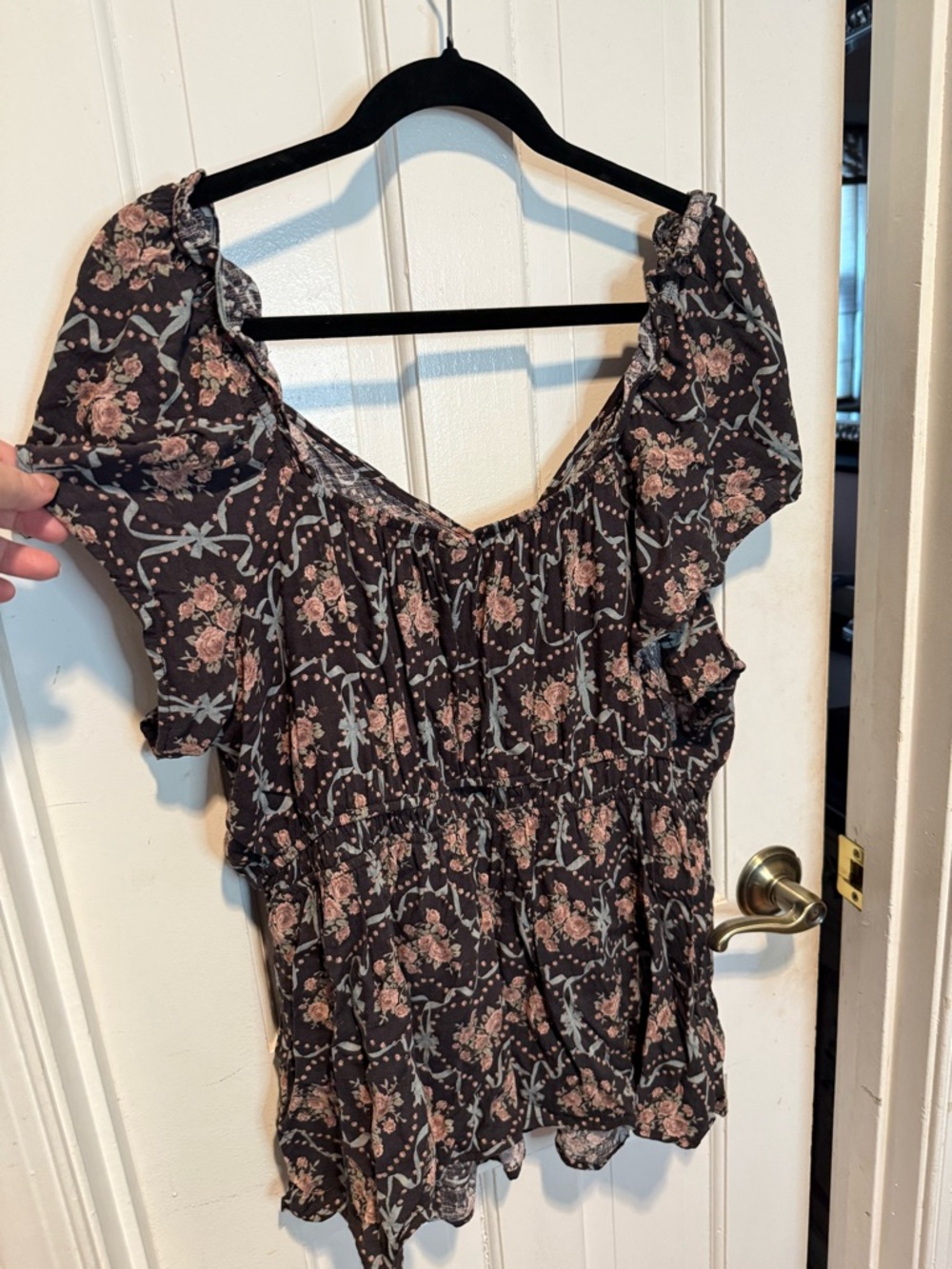 torrid size 2 brown Floral Smocked back Peplum Top with Dusty Pink accents